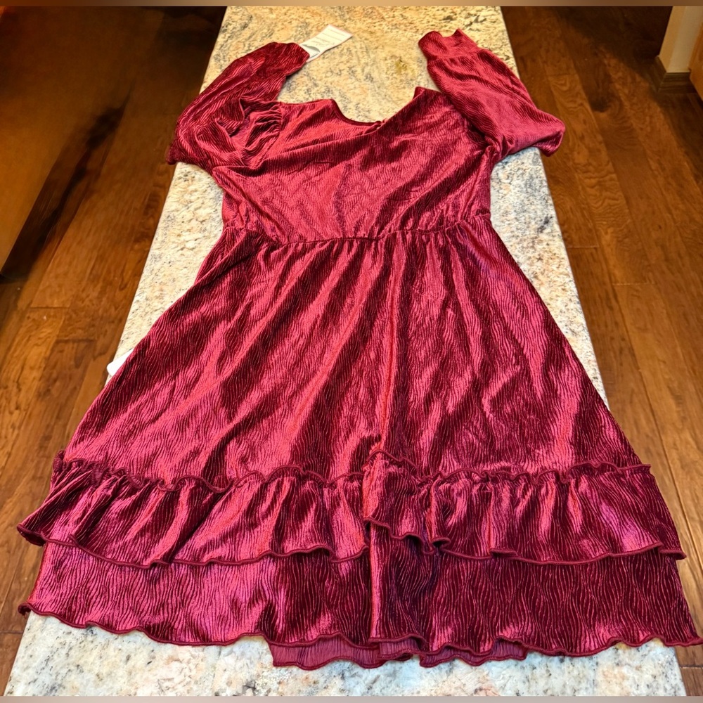 Rare Editions Big girls long sleeve textured velvet tiered dress. Size 14. NWT